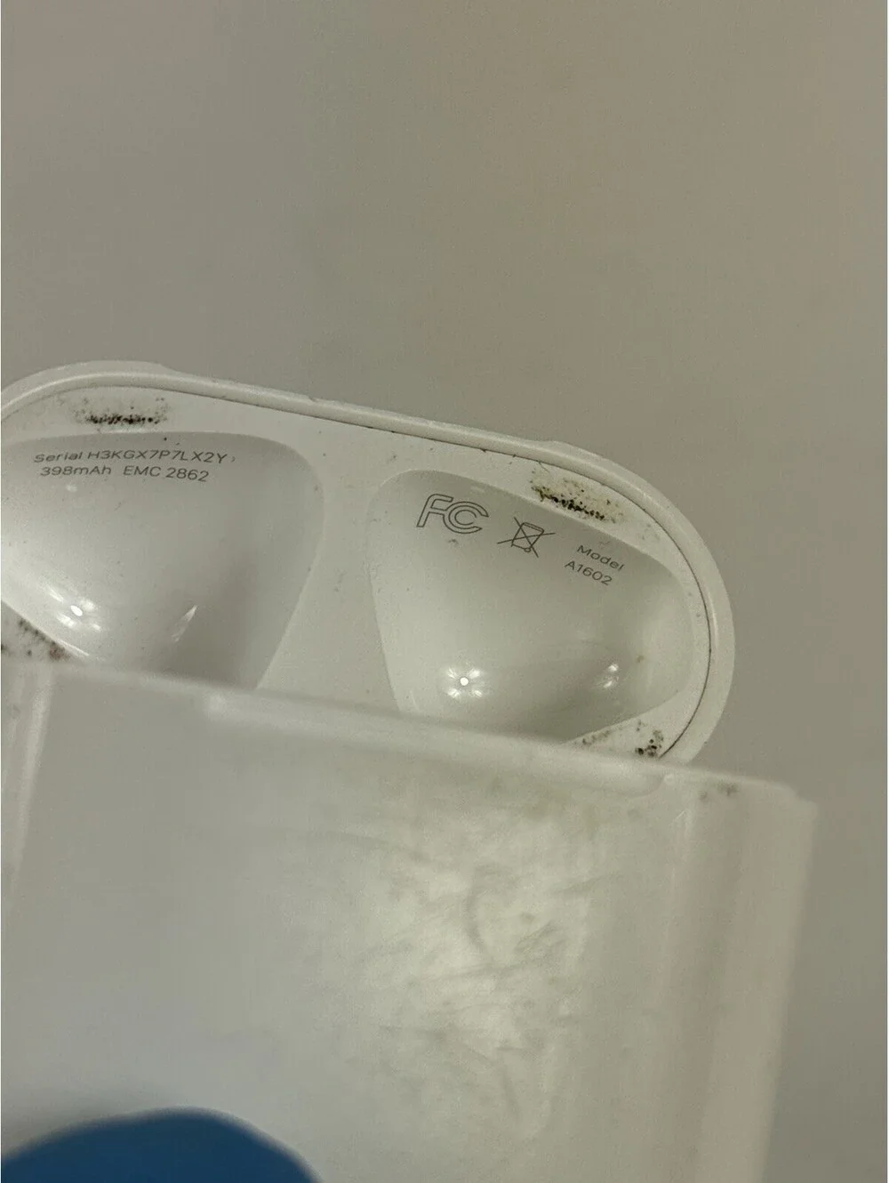 Apple airpods charging